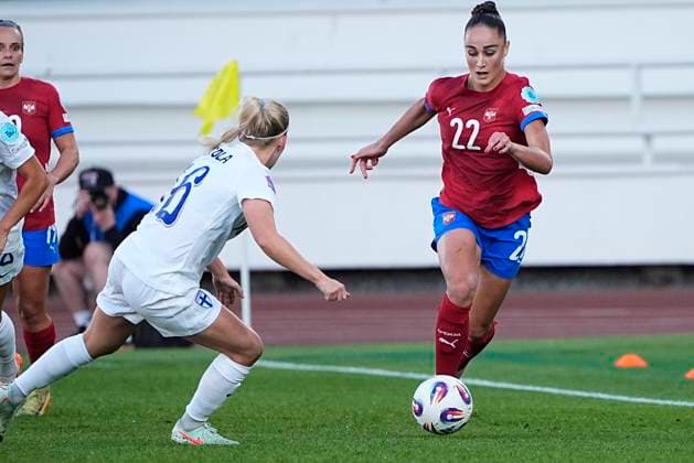 Nea Lehtola of Finland and Nina MatejiÄ‡ of Serbia during the UEFA Women s Nations League match between Finland and Serbia at the Helsinki Olympic Stadium on 3rd June 2025 in Helsinki, Finland. (Kalle Parkkinen Newspix24)  Copyright: xKALLExPARKKINENx NP24kp0011