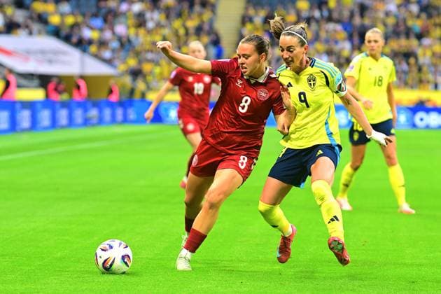 Strawberry Arena, Solna, Sweden, June 3rd 2025: Kosovare Asllani (9 Sweden) and Emma Snerle (8 Denmark) in a battle for the ball during the game in UEFA Nations League on June 3rd 2025 between Sweden and Denmark at Strawberry Arena in Solna, Sweden (Peter Sonander SPP) Copyright: xPeterxSonander SPPx spp-en-PeSo-PSon-20250603-193735_PS_7005