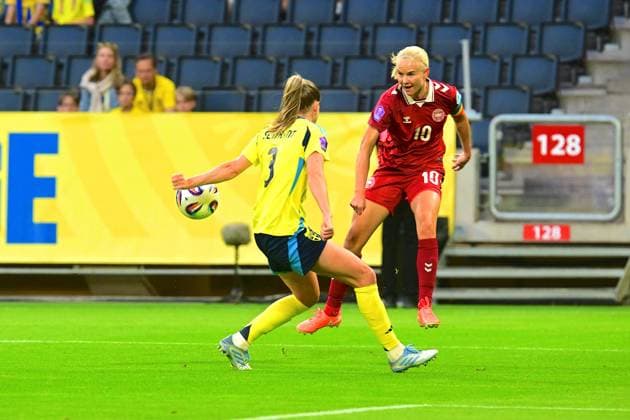 Strawberry Arena, Solna, Sweden, June 3rd 2025: Pernille Harder (10 Denmark) and Linda Sembrant (3 Sweden) in the game in UEFA Nations League on June 3rd 2025 between Sweden and Denmark at Strawberry Arena in Solna, Sweden (Peter Sonander SPP) Copyright: xPeterxSonander SPPx spp-en-PeSo-PSon-20250603-194630_PS_7248