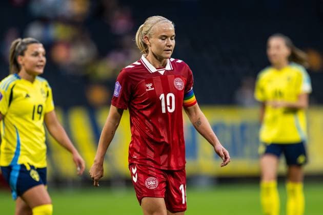250603 Pernille Harder of Denmark looks dejected during the Women s Nations League football match between Sweden and Denmark on June 3, 2025 in Stockholm Photo Emma Wallskog BILDBYRAN COP 320 JM0698 fotboll football soccer fotball nations league uefa womens nations league sverige sweden danmark denmark dam bbeng depp  Copyright: EMMAxWALLSKOG BB250603EW011