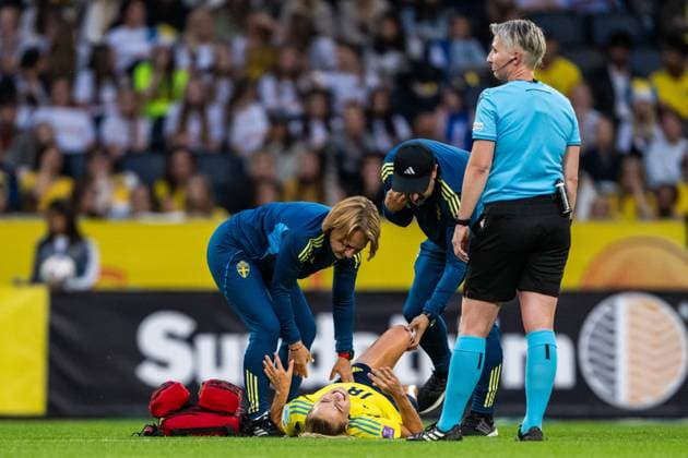 250603 Fridolina Rolfö of Sweden in pain during the Women s Nations League football match between Sweden and Denmark on June 3, 2025 in Stockholm Photo Joel Marklund BILDBYRAN kod JM JM0698 fotboll football soccer fotball nations league uefa womens nations league sverige sweden danmark denmark dam bbeng bbauto skada  Copyright: JOELxMARKLUND BB250603JM026