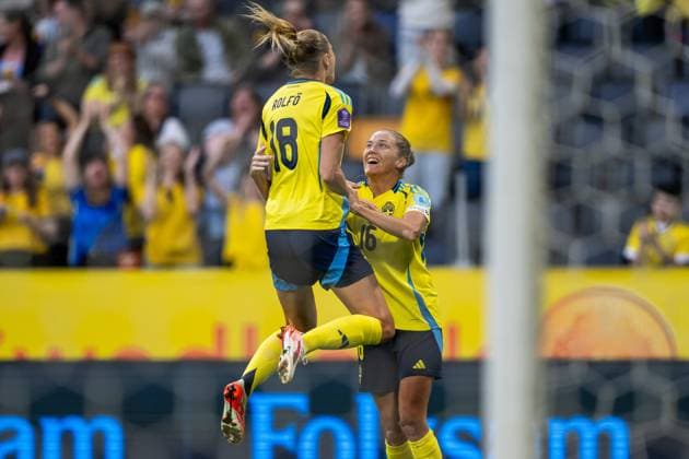 250603 Fridolina Rolfö and Filippa Angeldahl of Sweden celebrates after 3 0 during the Women s Nations League football match between Sweden and Denmark on June 3, 2025 in Stockholm Photo Joel Marklund BILDBYRAN kod JM JM0698 fotboll football soccer fotball nations league uefa womens nations league sverige sweden danmark denmark dam bbeng bbauto jubel  Copyright: JOELxMARKLUND BB250603JM028