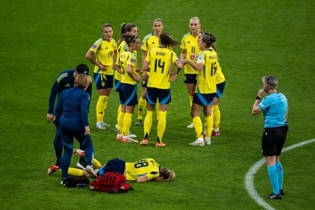 250603 Fridolina Rolfö of Sweden in pain during the Women s Nations League football match between Sweden and Denmark on June 3, 2025 in Stockholm Photo Simon Hastegard BILDBYRAN code SH JM0698 fotboll football soccer fotball nations league uefa womens nations league sverige sweden danmark denmark dam bbeng skada  Copyright: SIMONxHASTEGARD BB250603SH021