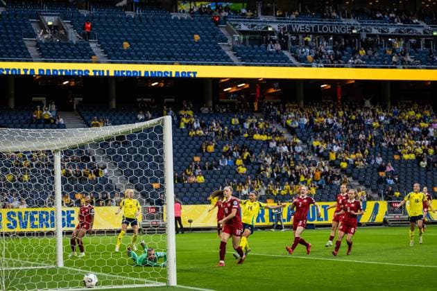 250603 Stina Blackstenius of Sweden scores 1 0 during the Women s Nations League football match between Sweden and Denmark on June 3, 2025 in Stockholm Photo Emma Wallskog BILDBYRAN COP 320 JM0698 fotboll football soccer fotball nations league uefa womens nations league sverige sweden danmark denmark dam bbeng  Copyright: EMMAxWALLSKOG BB250603EW015