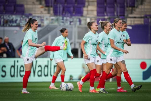WOMEN SOCCER - NL, AUT vs GER VIENNA,AUSTRIA,03.JUN.25 - WOMEN SOCCER - UEFA Women s Nations League, OEFB international match, Länderspiel, Nationalmannschaft Austria vs Germany. Image shows the team of AUT during warm up.  GEPAxpictures xDavidxBitzan