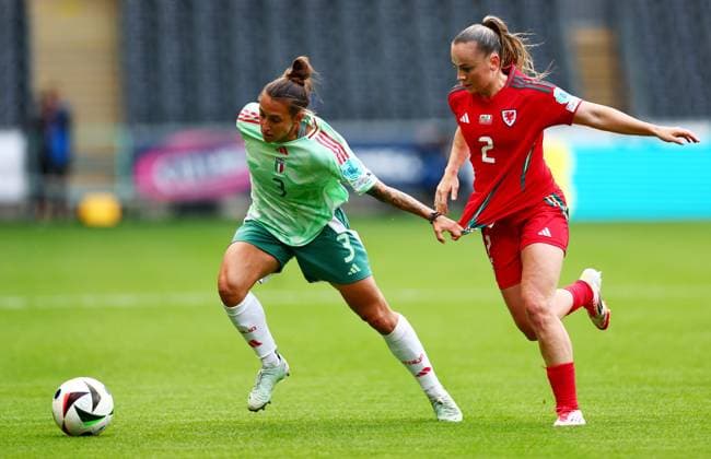 Elisabetta Oliviero of Italy and Lily Woodham of Wales. Wales Women v Italy Women, UEFA Women s Nations League - League A - Group 4, Football, Swansea.com Stadium, Swansea, Wales, UK - 03 Jun 2025 EDITORIAL USE ONLY No use with unauthorised audio, video, data, fixture lists, club league logos or live services. Online in-match use limited to 120 images, no video emulation. No use in betting, games or single club league player publications. Copyright: xJamesxMarsh Shutterstockx 15338010ap
