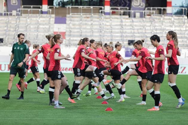 WOMEN SOCCER - NL, AUT vs GER VIENNA,AUSTRIA,03.JUN.25 - WOMEN SOCCER - UEFA Women s Nations League, OEFB international match, Länderspiel, Nationalmannschaft Austria vs Germany. Image shows the team of GER during warm up.  GEPAxpictures xDavidxBitzan