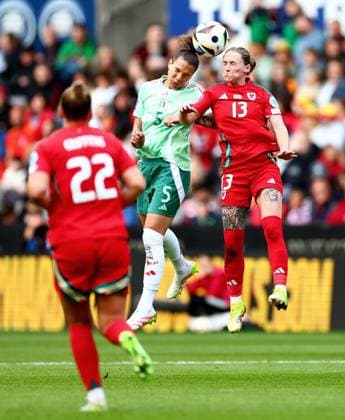 Rachel Rowe of Wales and Elena Linari of Italy. Wales Women v Italy Women, UEFA Women s Nations League - League A - Group 4, Football, Swansea.com Stadium, Swansea, Wales, UK - 03 Jun 2025 EDITORIAL USE ONLY No use with unauthorised audio, video, data, fixture lists, club league logos or live services. Online in-match use limited to 120 images, no video emulation. No use in betting, games or single club league player publications. Copyright: xJamesxMarsh Shutterstockx 15338010am