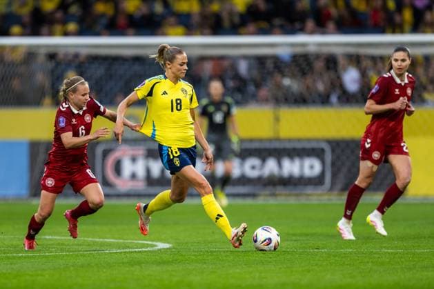 250603 Josefine Hasbo of Denmark and Fridolina Rolfö of Sweden during the Women s Nations League football match between Sweden and Denmark on June 3, 2025 in Stockholm Photo Emma Wallskog BILDBYRAN COP 320 JM0698 fotboll football soccer fotball nations league uefa womens nations league sverige sweden danmark denmark dam bbeng  Copyright: EMMAxWALLSKOG BB250603EW019