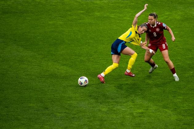 250603 Kosovare Asllani of Sweden and Emma Snerle of Denmark during the Women s Nations League football match between Sweden and Denmark on June 3, 2025 in Stockholm Photo Simon Hastegard BILDBYRAN code SH JM0698 fotboll football soccer fotball nations league uefa womens nations league sverige sweden danmark denmark dam bbeng  Copyright: SIMONxHASTEGARD BB250603SH030