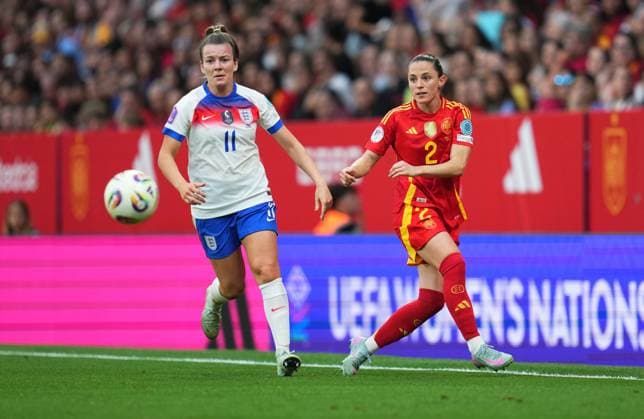 Lauren Hemp of England and Ona Batlle of Spain Spain Women v England Women, UEFA Women s Nations League - League A - Group 3, Football, RCDE Stadium, Barcelona, Spain - 03 Jun 2025 EDITORIAL USE ONLY No use with unauthorised audio, video, data, fixture lists, club league logos or live services. Online in-match use limited to 120 images, no video emulation. No use in betting, games or single club league player publications. Copyright: xBaguxBlanco Shutterstockx 15338013bh