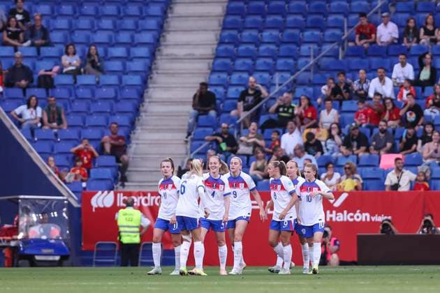 June 3, 2025, Cornella, Barcelona, SPAIN: Aggie Beever-Jones of England celebrates a goal with her teammates during the UEFA Womens Nations League 2024 25 Grp A3 MD 6, match between Spain and England RCDE Stadium on June 03, 2025 in Cornella, Barcelona, Spain. Cornella SPAIN - ZUMAa181 20250603_zaa_a181_113 Copyright: xJavierxBorregox