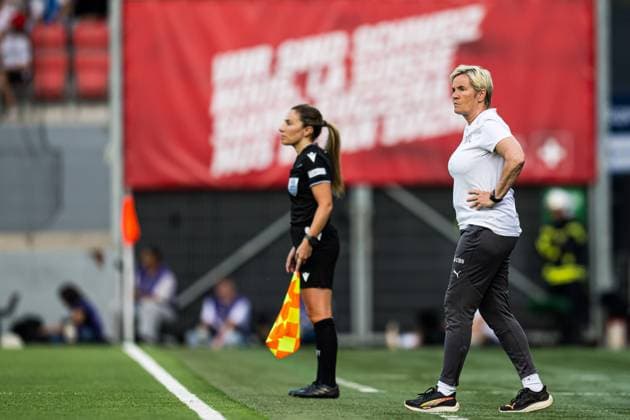 250603 Head coach Pia Sundhage of Switzerland during the UEFA Women™s Nations League football match between Switzerland and Norway on June 3, 2025 in Sion Photo Marius Simensen BILDBYRAN COP 238 bbeng dam football fotball fotball norge norway soccer sveits switzerland uefa women s nations league  Copyright: MARIUSxSIMENSEN BB250603BB594