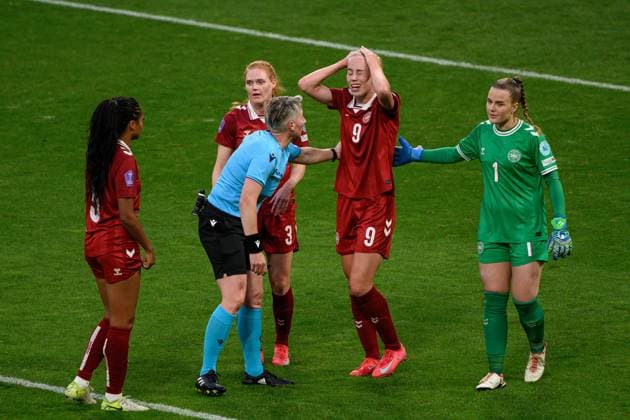 250603 Amalie Vangsgaard of Denmark in pain during the Women s Nations League football match between Sweden and Denmark on June 3, 2025 in Stockholm Photo Simon Hastegard BILDBYRAN kod SH JM0698 fotboll football soccer fotball nations league uefa womens nations league sverige sweden danmark denmark dam bbeng Referee Jana Adamkova  Copyright: SIMONxHASTEGARD BB250603SH036
