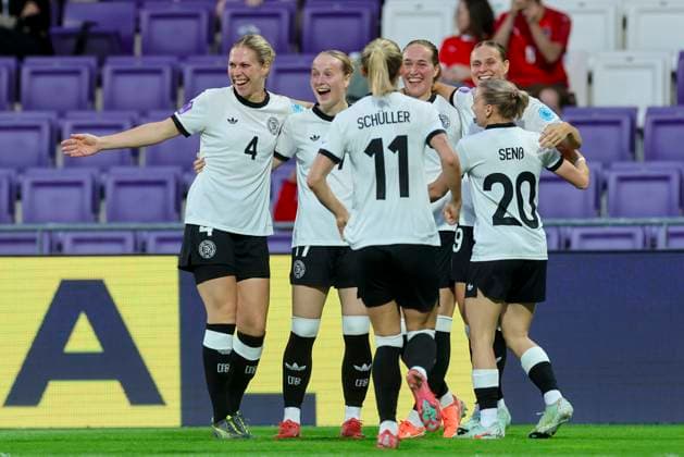 Sydney Lohmann Germany celebrates her goal with teammates, UEFA Women s Nations League 2024 25 Grp A1 MD6, Austria and Germany, Viola Park on 03 June 2025 in Vienna, Austria Photo by Marco Steinbrenner DeFodi Images Sydney Lohmann Germany celebrates her goal with teammates, UEFA Women s Nations League 2024 25 Grp A1 MD6, Austria and Germany, Viola Park, June 3, 2025 in Vienna, Austria Photo by Marco Steinbrenner DeFodi Images