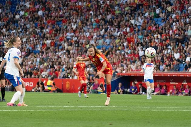 Barcelona, Spain, June 2nd 2025 Claudia Pina (N20) shoots to score a goal during UEFA Women s Nations League match between Spain v England at the Estadio RCDE in Barcelona, Spain (Andres Lopez Sheridan SPP) Copyright: xAndresxLopezxSheridanxx xSPPx spp-en-AnLoShSp-ALS_SPA-ENG-46