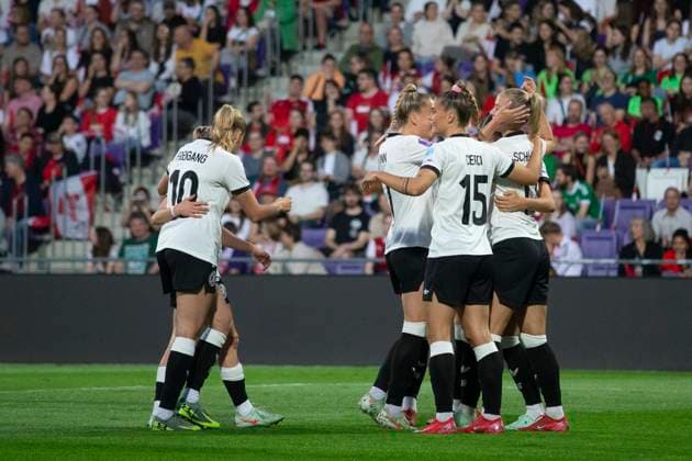 GER, Bremen, Soccer, Womens Soccer, UEFA Womens Nations League, Matchday 6, Austria vs Germany in picture v l Goal celebration Germany 03 06 2025, Franz Horr Stadium Vienna UEFA REGULATIONS PROHIBIT ANY USE OF PHOTOGRAPHS AS IMAGE SEQUENCES AND OR QUASI VIDEO, Copyright: HMBxMedia PaulxFritz