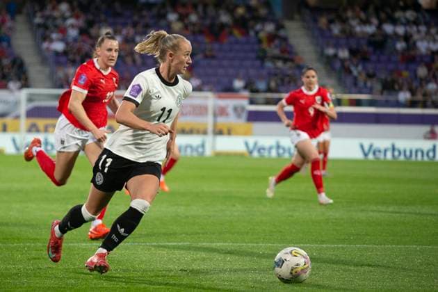 GER, Bremen, Soccer, Womens Soccer, UEFA Womens Nations League, Matchday 6, Austria vs Germany in picture v l Lea Schueller GER 11 , single 03 06 2025, Franz Horr Stadion Vienna UEFA REGULATIONS PROHIBIT ANY USE OF PHOTOGRAPHS AS IMAGE SEQUENCES AND OR QUASI VIDEO, Copyright: HMBxMedia PaulxFritz