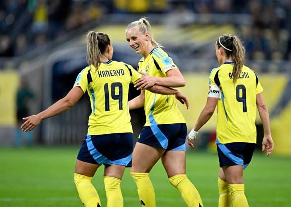 STOCKHOLM, SWEDEN 20250603 Swedens Johanna Rytting Kaneryd congratulates Swedens Stina Blackstenius on her third goal, a hat trick, in the match 5 1 Swedens captain Kosovare Asllani, right, during Tuesdays match between Sweden and Denmark in the Nations League, Womens Division A, Group 4, at Strawberry Arena STOCKHOLM SWEDEN x10050x  Copyright: xPontusxLundahl TTx NATIONS LEAGUE SVERIGE-DANMARK
