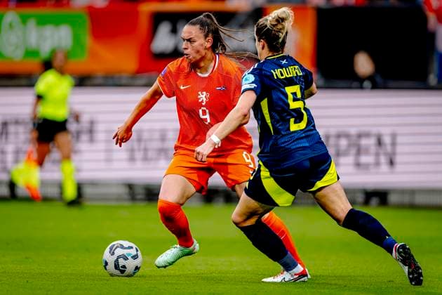 Netherlands forwarder Romee Leuchter, Scotland defender Sophie Howard during the match Netherlands Scotland women at the Koning Willem II stadium for the UEFA Nations League women season 2024 2025 in TILBURG, Netherlands on 3 june 2025, photo by Marcel van Dorst EYE4images DeFodi Images