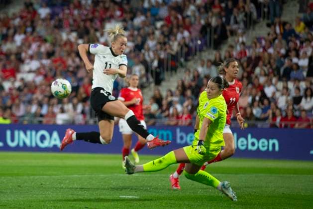 GER, Bremen, Soccer, Womens Soccer, UEFA Womens Nations League, Matchday 6, Austria vs. Germany in the picture from l Lea Schueller GER 11 , Shot on goal, Mariella El Sherif AUT 21 , Parade 03 06 2025, Franz Horr Stadium Vienna UEFA REGULATIONS PROHIBIT ANY USE OF PHOTOGRAPHS AS IMAGE SEQUENCES AND OR QUASI VIDEO, Copyright: HMBxMedia PaulxFritz