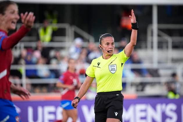 Referee Sandra Bastos during the UEFA Women s Nations League match between Finland and Serbia at the Helsinki Olympic Stadium on 3rd June 2025 in Helsinki, Finland. (Kalle Parkkinen Newspix24)  Copyright: xKALLExPARKKINENx NP24kp0033