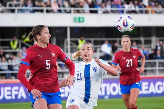 Violeta SloviÄ‡ of Serbia and Oona Sevenius of Finland during the UEFA Women s Nations League match between Finland and Serbia at the Helsinki Olympic Stadium on 3rd June 2025 in Helsinki, Finland. (Kalle Parkkinen Newspix24)  Copyright: xKALLExPARKKINENx NP24kp0034