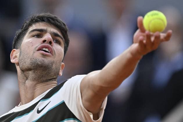 2025 Roland-Garros - Day 10 BRUSSELS, BELGIUM - JUNE 03: Spain s Carlos Alcaraz gestures as he plays against Tommy Paul of United States during their quarter-final men s singles match on day 10 of the French Open tennis tournament on Court Philippe-Chatrier at the Roland-Garros Complex in Paris on June 3, 2025. Burak Akbulut Anadolu Brussels France. Editorial use only. Please get in touch for any other usage.  Copyright: x2025xAnadoluxBurakxAkbulutx