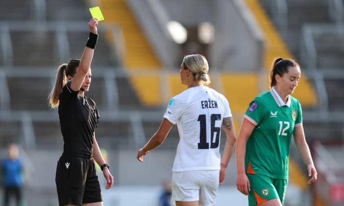 UEFA Women s Nations League 2025, Pairc Ui Chaoimh, Cork 3 6 2025 Republic of Ireland WNT vs Slovenia Referee Miriama BoÄkova shows a yellow card to Anna Patten of Ireland Miriama BoÄkova shows a yellow card to Anna Patten 3 6 2025  Copyright: x INPHO RyanxByrnex RB1_3794