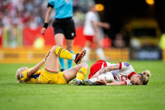 03.06.2025 GDANSK ( POLAND ) PILKA NOZNA KOBIET ( WOMEN™S FOOTBALL ) MECZ UEFA LIGI NARODOW POLSKA - RUMUNIA ( WOMEN™S UEFA NATIONS LEAGUE MATCH POLAND - ROMANIA ) NZ Ewelina Kamczyk uraz kontuzja FOTO MATEUSZ SLODKOWSKI CYFRASPORT NEWSPIX.PL --- Newspix.pl POLAND OUT!  20250603_CS_MS_111