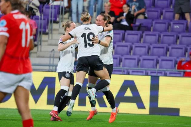 Vienna, Austria 03 June 2025 UEFA Nations League Women 2025 Austria vs Germany In the picture from left the third scorer Sydney Lohmann Germany scores the goal to 1 0 for Germany and cheers with Franziska Kett Germany and Klara Bühl Buehl Germany Generali Arena Copyright: xFotostandx xFantinix