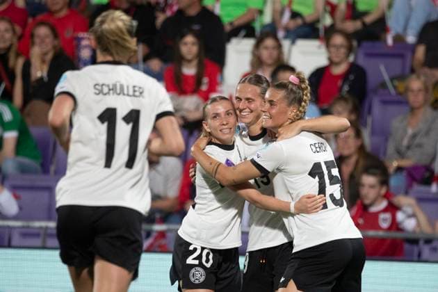 GER, Bremen, Soccer, Womens Soccer, UEFA Womens Nations League, Matchday 6, Austria vs Germany in the picture from l Lea Schueller GER 11 , Elisa Senß GER 20 , Klara Buehl GER 19 , Selina Cerci GER 15 , Goal celebration 03 06 2025, Franz Horr Stadium Vienna UEFA REGULATIONS PROHIBIT ANY USE OF PHOTOGRAPHS AS IMAGE SEQUENCES AND OR QUASI VIDEO, Copyright: HMBxMedia PaulxFritz