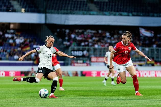 UEFA Womens Nations League Austria Germany 03 06 2025 Lea Schüller Germany, 11 on the ball, Virginia Kirchberger Austria, 13 UEFA Womens Nations League Austria Germany Vienna, Franz Horr Stadium on 03 06 2025 Copyright: xBEAUTIFULxSPORTS Wunderlx