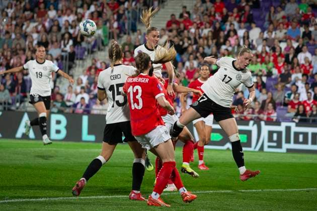 GER, Bremen, Soccer, Womens Soccer, UEFA Womens Nations League, Matchday 6, Austria vs Germany in the picture from l Laura Freigang GER 10 , Franziska Kett GER 17 , Virginia Kirchberger AUT 13 , Penalty area scene, Duel for the ball, Aerial duel 03 06 2025, Franz Horr Stadium Vienna UEFA REGULATIONS PROHIBIT ANY USE OF PHOTOGRAPHS AS IMAGE SEQUENCES AND OR QUASI VIDEO, Copyright: HMBxMedia PaulxFritz