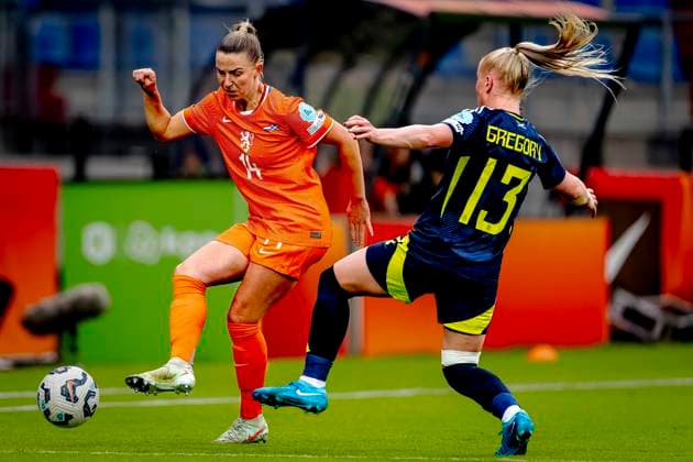Netherlands midfielder Jackie Groenen, Scotland forwarder Freya Gregory during the match Netherlands Scotland women at the Koning Willem II stadium for the UEFA Nations League women season 2024 2025 in TILBURG, Netherlands on 3 june 2025, photo by Marcel van Dorst EYE4images DeFodi Images