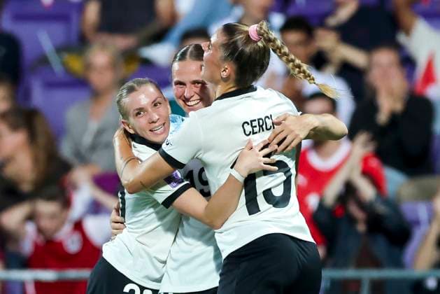 Klara Buehl Germany celebrates after scoring her teams fourth goal with Elisa Senss Germany and Selina Cerci Germany , UEFA Women s Nations League 2024 25 Grp A1 MD6, Austria and Germany, Viola Park on June 03, 2025 in Vienna, Austria Photo by Marco Steinbrenner DeFodi Images Klara Buehl Germany celebrates after scoring her teams fourth goal with Elisa Senss Germany and Selina Cerci Germany , UEFA Women s Nations League 2024 25 Grp A1 MD6, Austria and Germany, Viola Park, June 3, 2025 in Vienna, Austria Photo by Marco Steinbrenner DeFodi Images