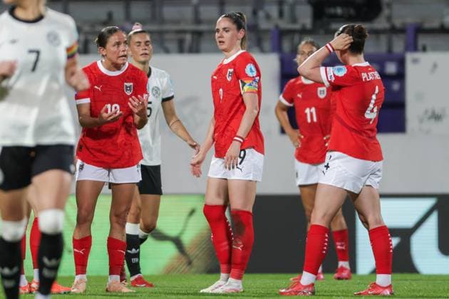 WOMEN SOCCER - NL, AUT vs GER VIENNA,AUSTRIA,03.JUN.25 - WOMEN SOCCER - UEFA Women s Nations League, OEFB international match, Länderspiel, Nationalmannschaft Austria vs Germany. Image shows the disappointment of Sarah Zadrazil (AUT) and her team.  GEPAxpictures xDavidxBitzan