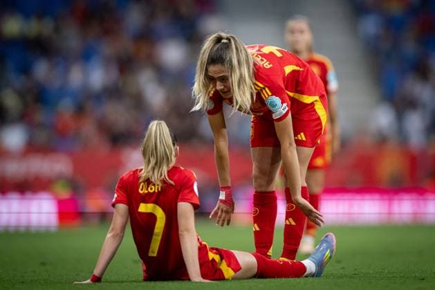 Olga Carmona (Spain) and Laia Aleixandri (Spain) are seen during a Women s Nations League match between Spain and England at Stage Front Stadium in Barcelona, Barcelona, Spain, on June 03 2025. Photo by Felipe Mondino  Copyright: xFelipexMondino IPAxSportx xipa-agency.netx xx IPA_58577909 IPA_Agency_IPA58577909