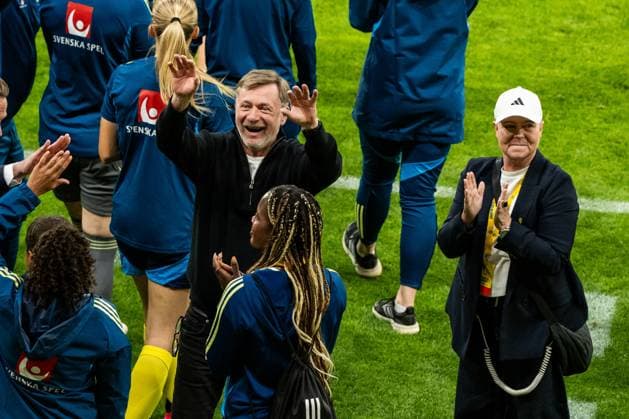 250603 Head coach Peter Gerhardsson and team manager Marika Domanski Lyfors of Sweden celebrate after the Women s Nations League football match between Sweden and Denmark on June 3, 2025 in Stockholm Photo Simon Hastegard BILDBYRAN code SH JM0698 fotboll football soccer fotball nations league uefa womens nations league sverige sweden danmark denmark dam bbeng jubel  Copyright: SIMONxHASTEGARD BB250603SH050