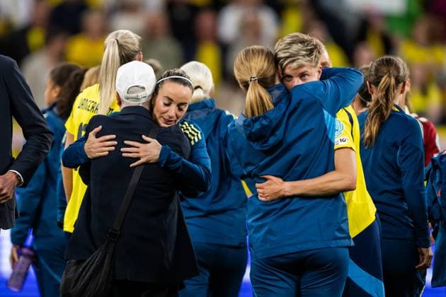 250603 Kosovare Asllani and team manager Marika Domanski Lyfors of Sweden celebrate after the Women s Nations League football match between Sweden and Denmark on June 3, 2025 in Stockholm Photo Joel Marklund BILDBYRAN kod JM JM0698 fotboll football soccer fotball nations league uefa womens nations league sverige sweden danmark denmark dam bbeng bbauto jubel  Copyright: JOELxMARKLUND BB250603JM092