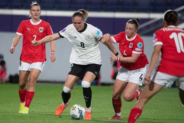 GER, Bremen, Soccer, Womens Soccer, UEFA Womens Nations League, Matchday 6, Austria vs Germany pictured from l Sydney Lohmann GER 08 , Maria Plattner AUT 04 , Duel 03 06 2025, Franz Horr Stadium Vienna UEFA REGULATIONS PROHIBIT ANY USE OF PHOTOGRAPHS AS IMAGE SEQUENCES AND OR QUASI VIDEO, Copyright: HMBxMedia PaulxFritz