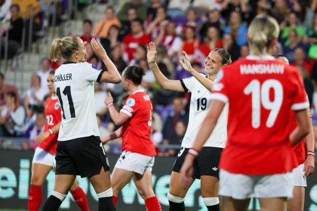 Vienna, Austria 03 June 2025 UEFA Nations League Women 2025 Austria vs Germany In the picture from left scorer Lea Schüller Schueller Germany scores the goal to make it 2-0 for Germany and cheers with Klara Bühl Buehl Germany Generali Arena Copyright: xFotostandx xFantinix