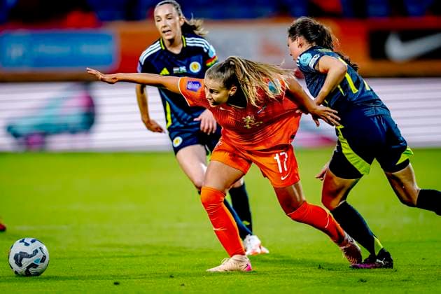 Netherlands midfielder Victoria Pelova, Scotland defender Emma Lawton during the match Netherlands Scotland women at the Koning Willem II stadium for the UEFA Nations League women season 2024 2025 in TILBURG, Netherlands on 3 june 2025, photo by Marcel van Dorst EYE4images DeFodi Images