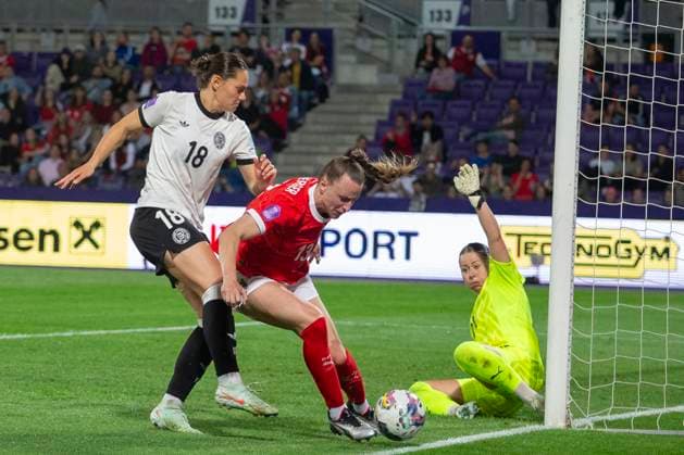 GER, Bremen, Soccer, Womens Soccer, UEFA Womens Nations League, Matchday 6, Austria vs Germany in picture v l Giovanna Hoffmann GER 18 , Goal chance 03 06 2025, Franz Horr Stadium Vienna UEFA REGULATIONS PROHIBIT ANY USE OF PHOTOGRAPHS AS IMAGE SEQUENCES AND OR QUASI VIDEO, Copyright: HMBxMedia PaulxFritz