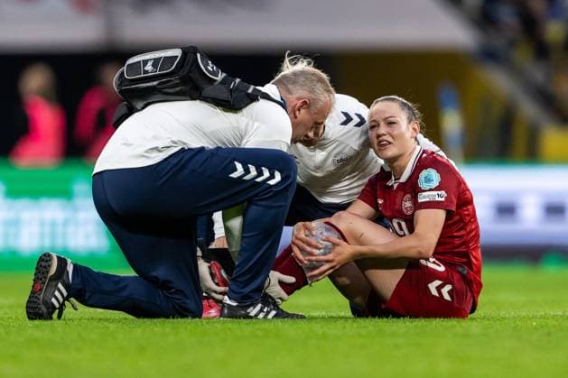 250603 Janni Thomsen of Denmark receives medical attention during the Women s Nations League football match between Sweden and Denmark on June 3, 2025 in Stockholm Photo Joel Marklund BILDBYRAN kod JM JM0698 fotboll football soccer fotball nations league uefa womens nations league sverige sweden danmark denmark dam bbeng bbauto jubel skada  Copyright: JOELxMARKLUND BB250603JM128