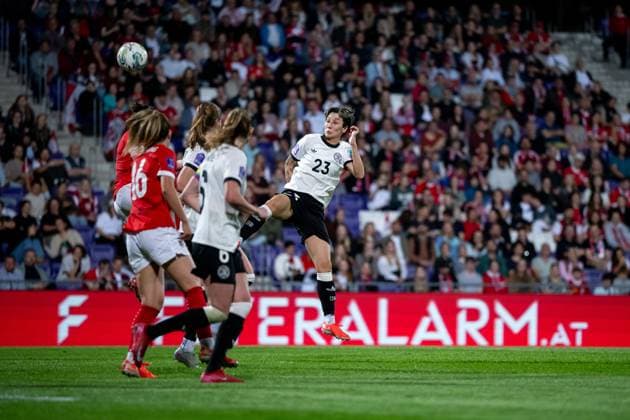 Sara Doorsoun Germany, 23 on the ball, in front Annabel Schasching Austria, 16 , AUT, Austria vs Germany, Womens national football team, UEFA Womens Nations League, Matchday 6, Season 2024 2025, 03 06 2025 AUT, Austria vs Germany, Womens national football team, UEFA Womens Nations League, Matchday 6, Season 2024 2025, 03 06 2025 Vienna Copyright: xEibner-Pressefoto Memmlerx EP_MMR