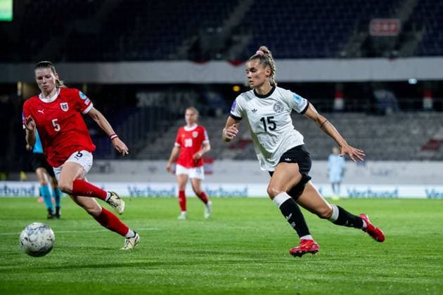 Selina Cerci Germany, 15 in duel with Claudia Wenger Austria, 05 , AUT, Austria vs Germany, womens national football team, UEFA Womens Nations League, matchday 6, 2024 2025 season, 03 06 2025 AUT, Austria vs Germany, womens national football team, UEFA Womens Nations League, matchday 6, 2024 2025 season, 03 06 2025 Vienna Copyright: xEibner-Pressefoto Memmlerx EP_MMR