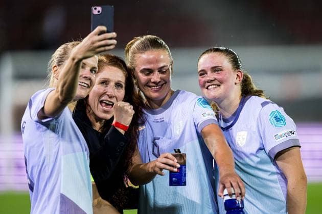 250603 Ada Hegerberg, Lise Klaveness, president of the Norwegian Football Association NFF , Marthine ostenstad and Signe Gaupset of Norway celebrates after the UEFA Women™s Nations League football match between Switzerland and Norway on June 3, 2025 in Sion Photo Marius Simensen BILDBYRAN COP 238 bbeng dam football fotball fotboll jubel norge norway soccer sveits switzerland uefa women s nations league  Copyright: MARIUSxSIMENSEN BB250603BB786