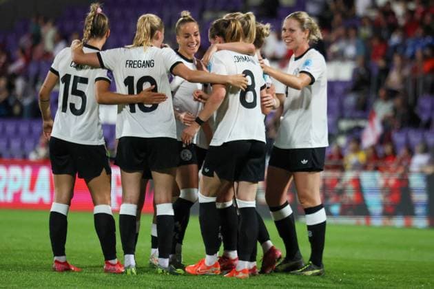 Vienna, Austria 03 June 2025 UEFA Nations League Women 2025 Austria vs Germany Pictured from left is third goal scorer Sydney Lohmann Germany scores the goal to make it 5-0 for Germany and cheers with her teammates Generali Arena Copyright: xFotostandx xFantinix