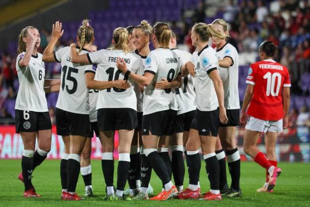 Vienna, Austria 03 June 2025 UEFA Nations League Women 2025 Austria vs Germany In the picture from left fourth scorer Sydney Lohmann Germany scores the goal to make it 5 0 for Germany and cheers with her teammates Generali Arena Copyright: xFotostandx xFantinix